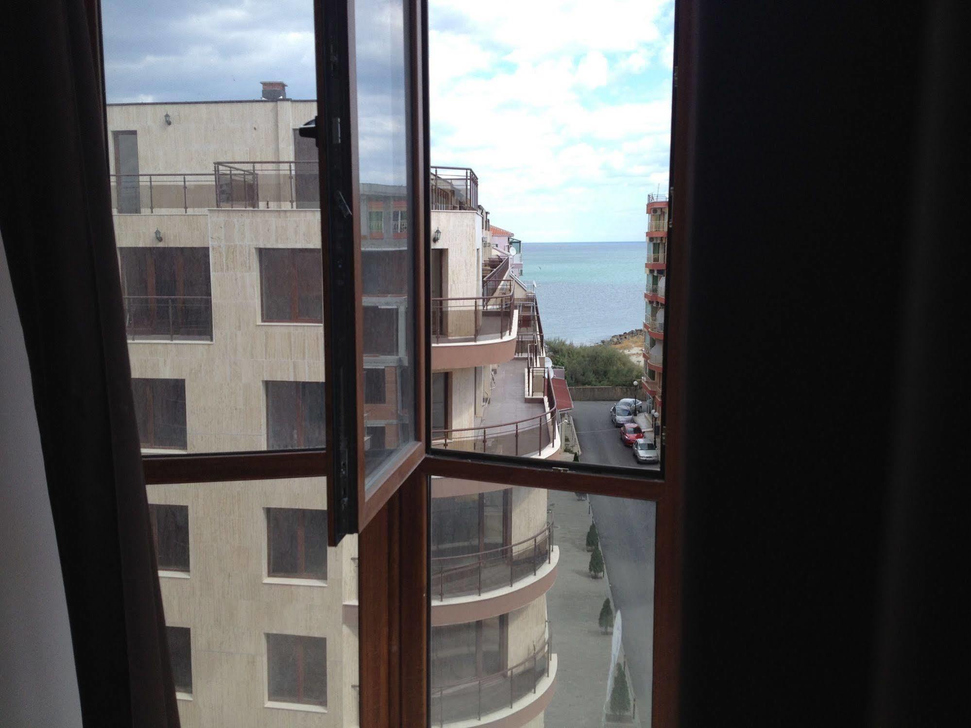 Apartmán Arizona Del Mar Pomorie Exteriér fotografie